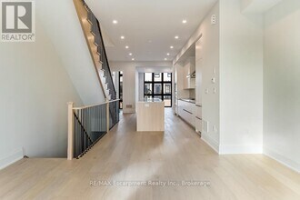 138 East St in Oakville, ON - Building Photo - Building Photo