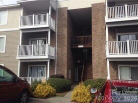 9523 University Terrace Dr in Charlotte, NC - Building Photo