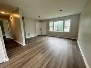 7394 Bellehaven Dr in Gloucester Point, VA - Building Photo - Building Photo