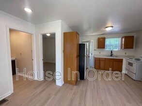 4 Katra Ln in Asheville, NC - Building Photo - Building Photo