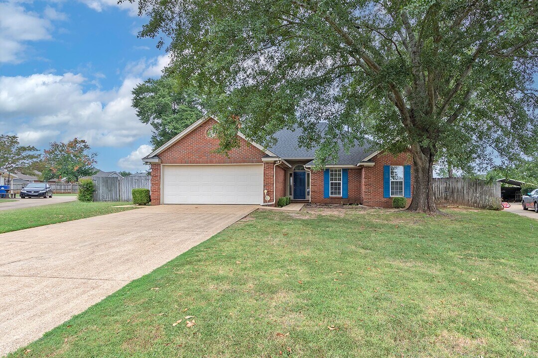 112 Melvina Pl in Prattville, AL - Foto de edificio