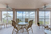 5700 NE Island Cove Way in Stuart, FL - Foto de edificio - Building Photo