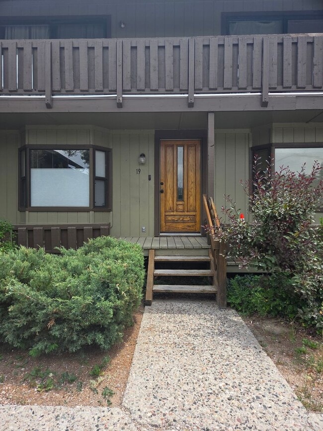 19 W Oak Ave