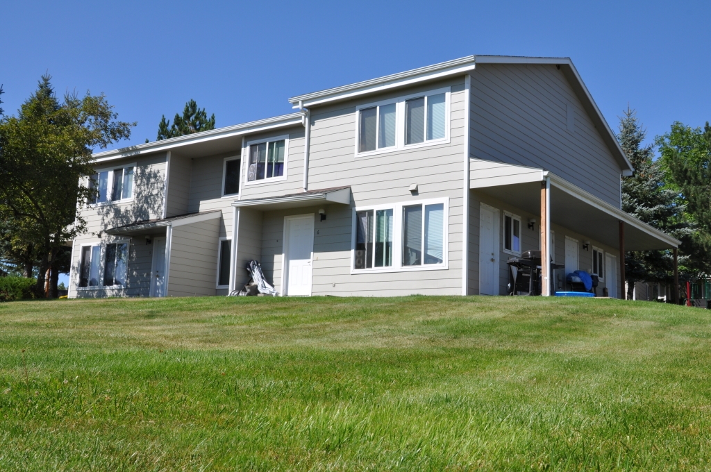 Highland View Apartments in Enterprise, OR - Building Photo