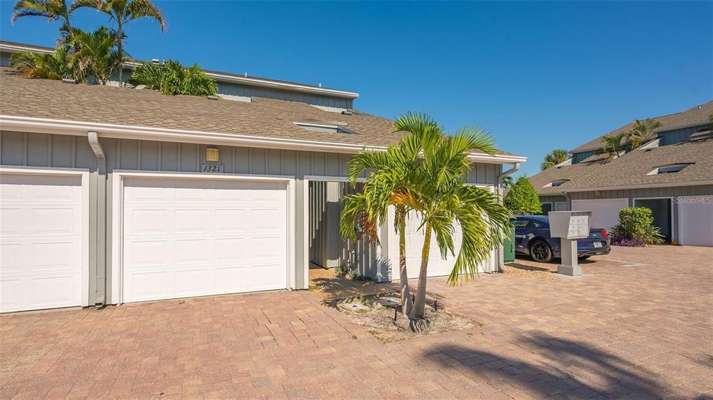 1321 Dockside Pl in Siesta Key, FL - Building Photo