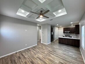 4000 La Vista Ave, Unit 3 in McAllen, TX - Building Photo - Building Photo