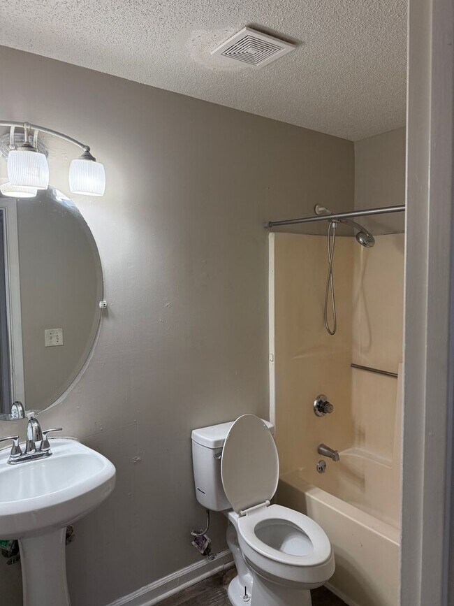 515 Mystic Dr-Unit -#E in Greensboro, NC - Building Photo - Building Photo