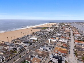 1114 W Balboa Blvd in Newport Beach, CA - Foto de edificio - Building Photo