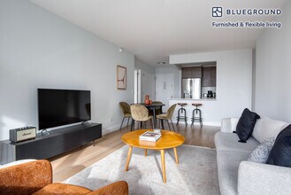 235 W 48th St in New York, NY - Foto de edificio - Building Photo