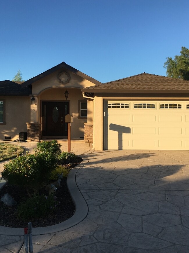 8 Pleasant Ridge Ave in San Jose, CA - Foto de edificio - Building Photo
