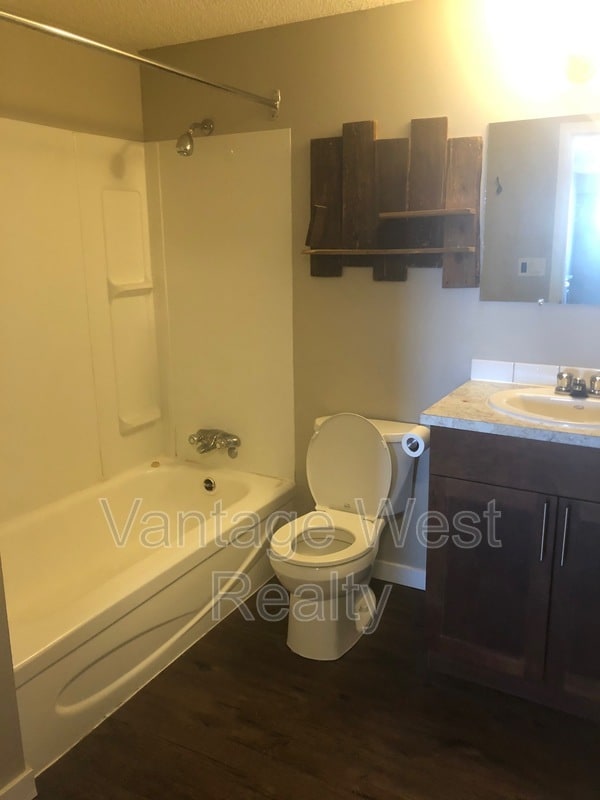 235 Husch Rd in Kelowna, BC - Building Photo - Building Photo