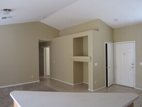 2616 W El Campo Grande Ave in North Las Vegas, NV - Foto de edificio - Building Photo
