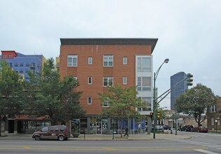 5501 N Broadway St in Chicago, IL - Building Photo - Building Photo