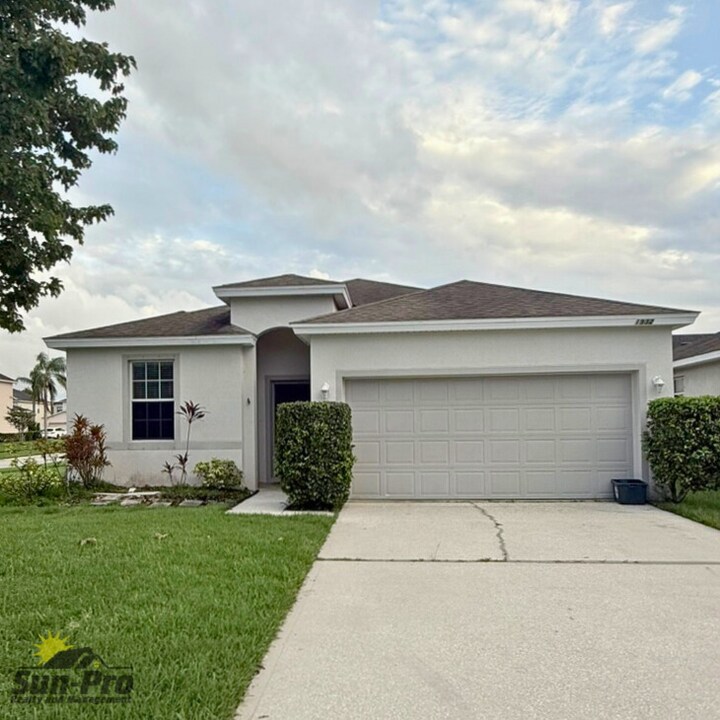 1932 Cove Point Rd in Port Orange, FL - Building Photo