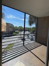 3100 N Pine Island Rd, Unit 301 in Sunrise, FL - Foto de edificio - Building Photo