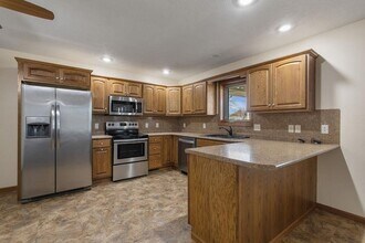 112 N 5th St, Unit A-205 in Newman Grove, NE - Building Photo - Building Photo