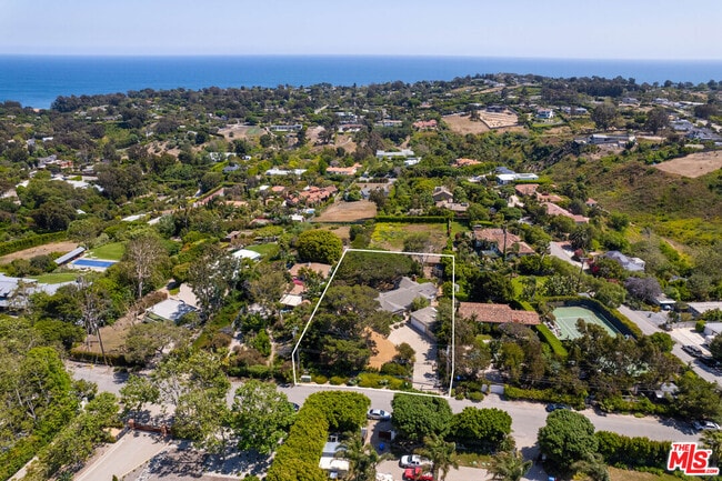 28952 Selfridge Dr in Malibu, CA - Building Photo - Building Photo