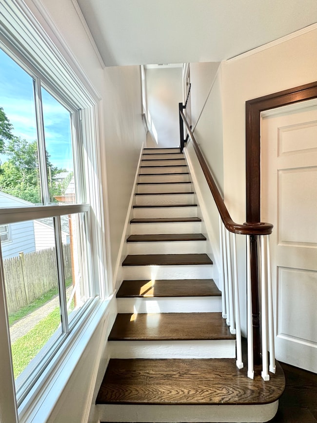 6 Pemberwick Rd, Unit 2nd Fl in Greenwich, CT - Building Photo - Building Photo