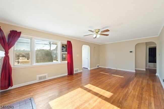 298 Newark Ave in Union, NJ - Foto de edificio - Building Photo