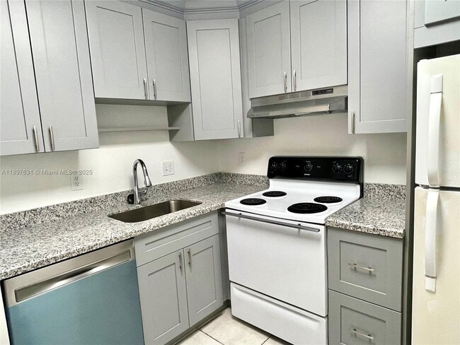 10992 Royal Palm Blvd in Coral Springs, FL - Building Photo - Building Photo