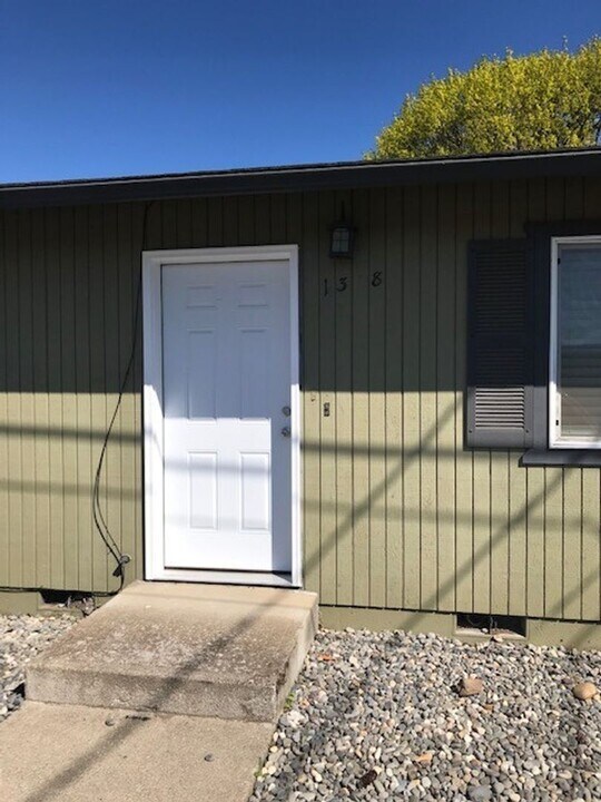 1320 Belmont Ave in Hood River, OR - Building Photo