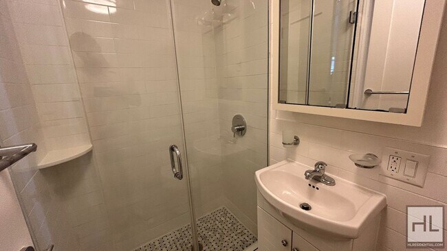 EAST 65 STREET in New York, NY - Building Photo - Building Photo