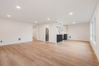 6721 24th Ave NW in Seattle, WA - Building Photo - Building Photo