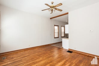 1016 W Fry St, Unit 1F in Chicago, IL - Building Photo - Building Photo