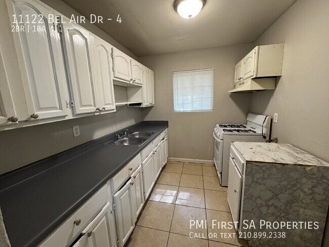 11122 Belair Dr-Unit -4 in San Antonio, TX - Building Photo - Building Photo
