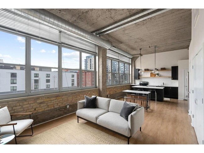 property at 521 S 7th St