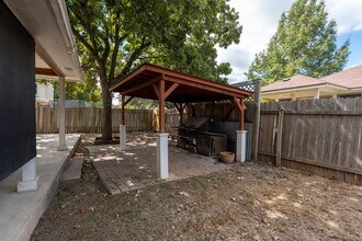 105 Grant Way in Kyle, TX - Building Photo - Building Photo
