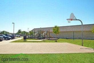 Villas at Shaver in Pasadena, TX - Building Photo - Building Photo