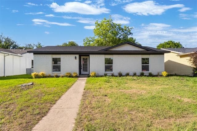 property at 913 Roaming Rd Dr