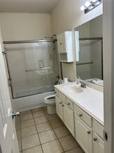 5218 Meadow Canyon Dr in Sugar Land, TX - Building Photo - Building Photo
