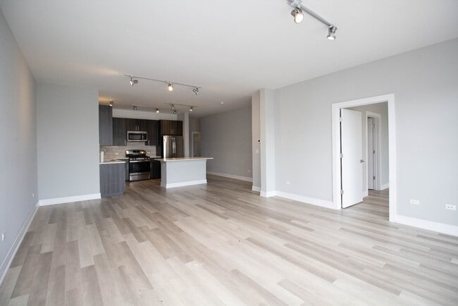 1554 N Talman Ave, Unit 602 in Chicago, IL - Building Photo - Building Photo