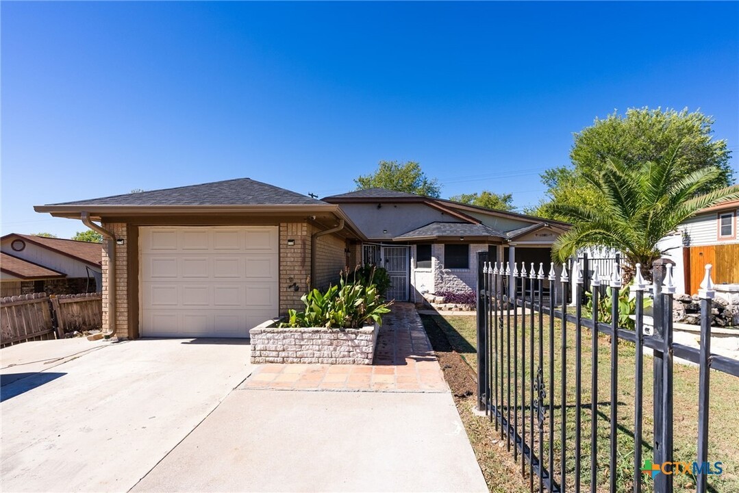 2407 Hidden Valley Dr in Killeen, TX - Building Photo