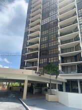 1901 Brickell Ave, Unit B1011 in Miami, FL - Foto de edificio - Building Photo