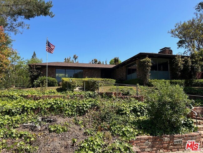property at 809 Toulon Dr