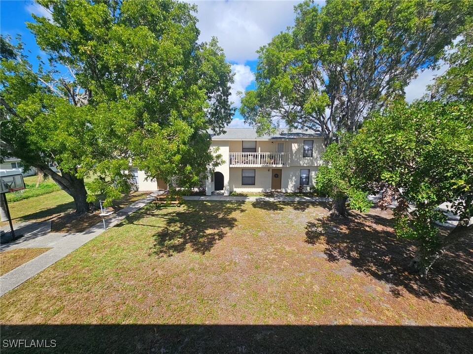 626 SE 13th Ct in Cape Coral, FL - Foto de edificio