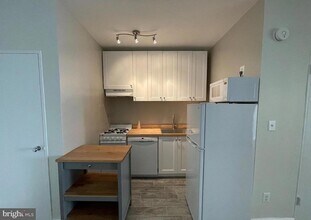 1727 Massachusetts Ave NW, Unit 714 in Washington, DC - Building Photo - Building Photo