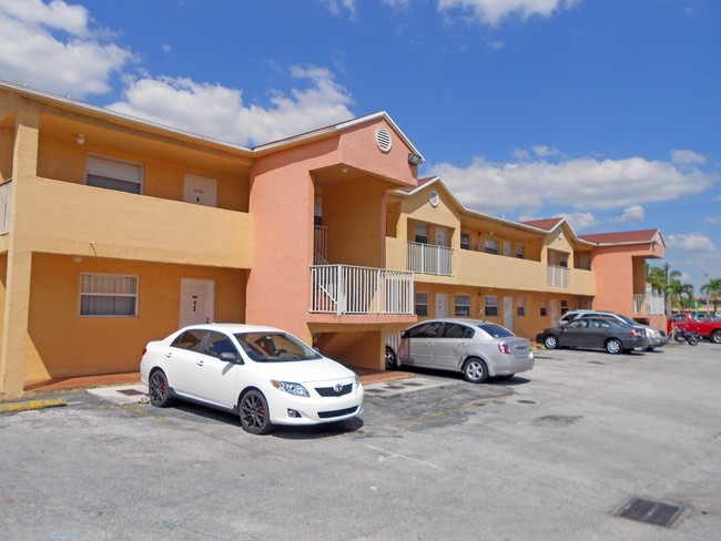 11378-11388 W Flagler St in Miami, FL - Building Photo - Building Photo