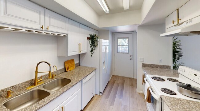 328 E Dunbar Dr in Tempe, AZ - Building Photo - Building Photo