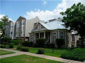 915 W 23rd St in Austin, TX - Building Photo