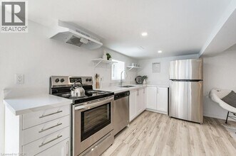 4 Royal Ave in Hamilton, ON - Building Photo - Building Photo