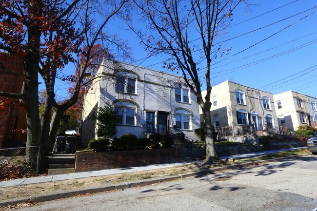 2809-2811 Buena Vista Ter SE in Washington, DC - Building Photo - Building Photo