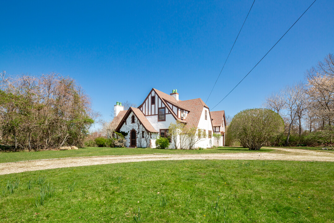 50 Fairview Ave in Montauk, NY - Foto de edificio