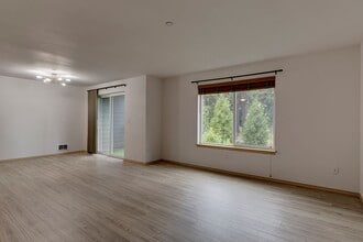 1640 SW Mulberry Pl in Oak Harbor, WA - Building Photo - Building Photo
