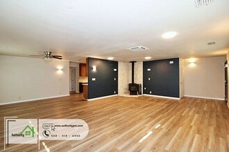 310 Woodhill Dr in Redding, CA - Building Photo - Building Photo