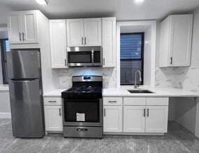 126 Randolph Ave in Jersey City, NJ - Building Photo - Building Photo