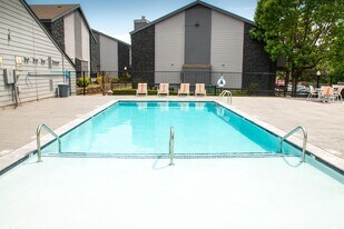 Charleston Crossing Apartments in Broken Arrow, OK - Building Photo